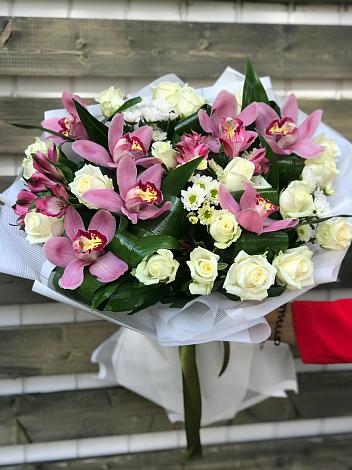 Букет цветов из: Розы и Хризантемы в Новосельцево