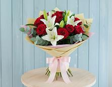 Букет цветов из:  Лилии и Розы в Новосельцево