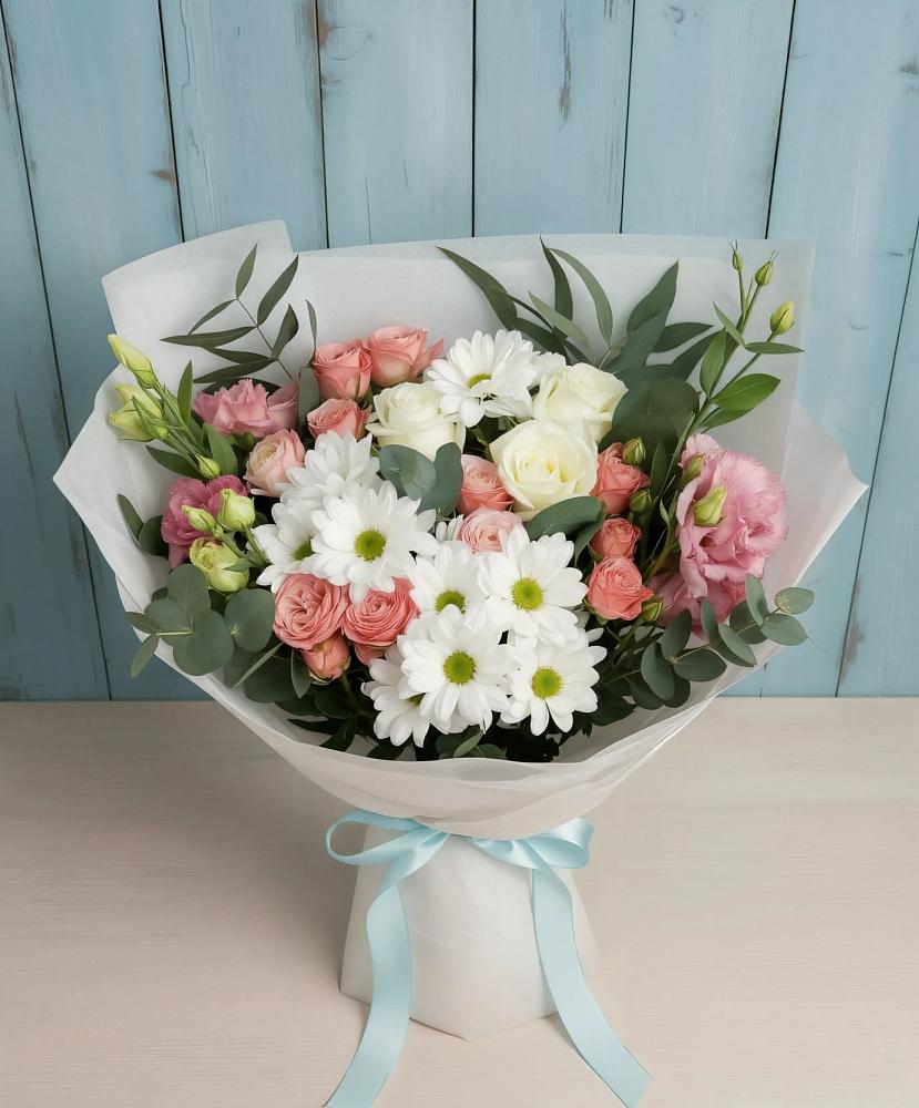 Букет цветов из: Розы, Лизиантусы и Хризантемы в Новосельцево