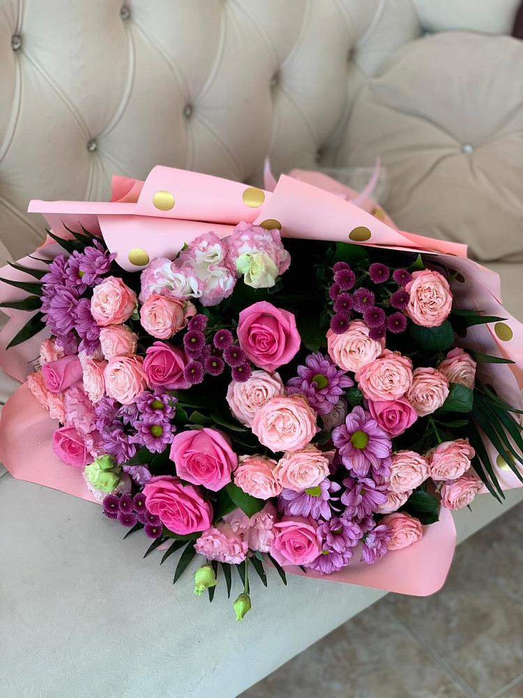 Букет цветов из: Хризантемы, Розы и Лизиантусы в Новосельцево