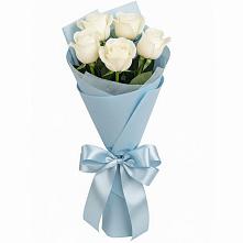 Букет 5 Белых роз Проуд в Новосельцево