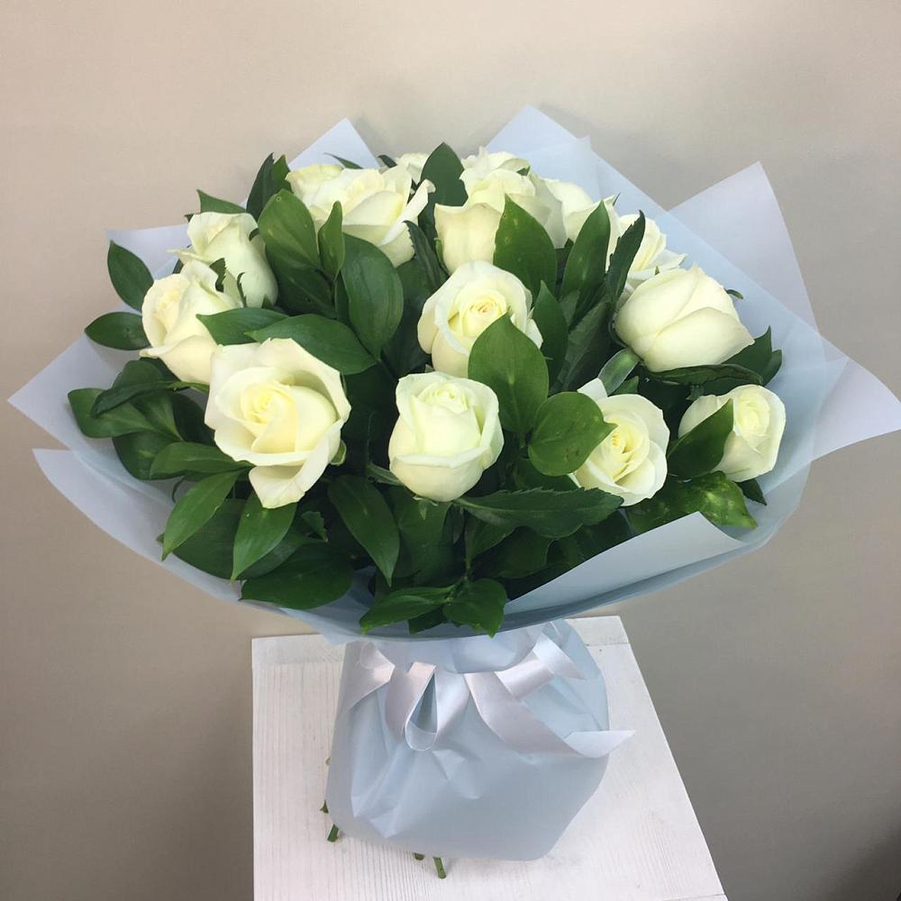 Букет 15 Белых роз Проуд в Новосельцево