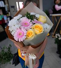 Букет цветов из:  Герберы, Розы и Хризантемы в Новосельцево