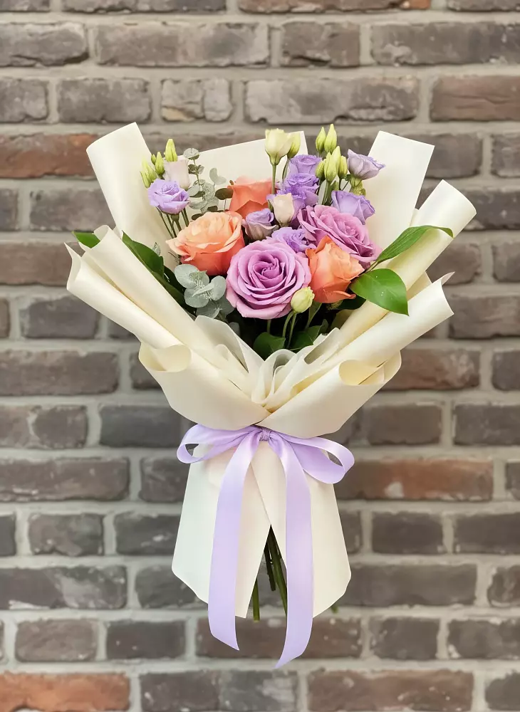 Букет цветов из: Лизиантусы и Розы в Новосельцево