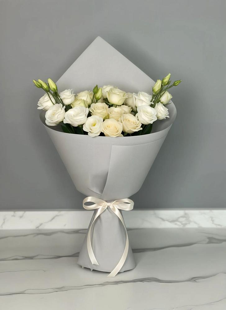 Букет цветов из: Розы и Лизиантусы в Новосельцево