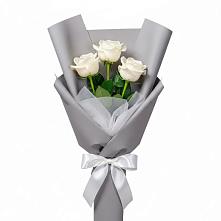 Букет 3 белые розы в Новосельцево
