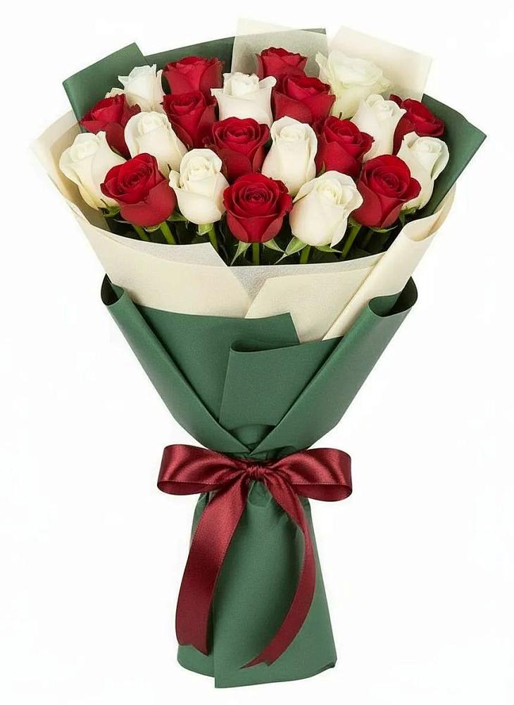 Букет Микс из красных и белых роз в Новосельцево
