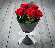 Букет 5 Красных роз Эдлесс Лав в Новосельцево