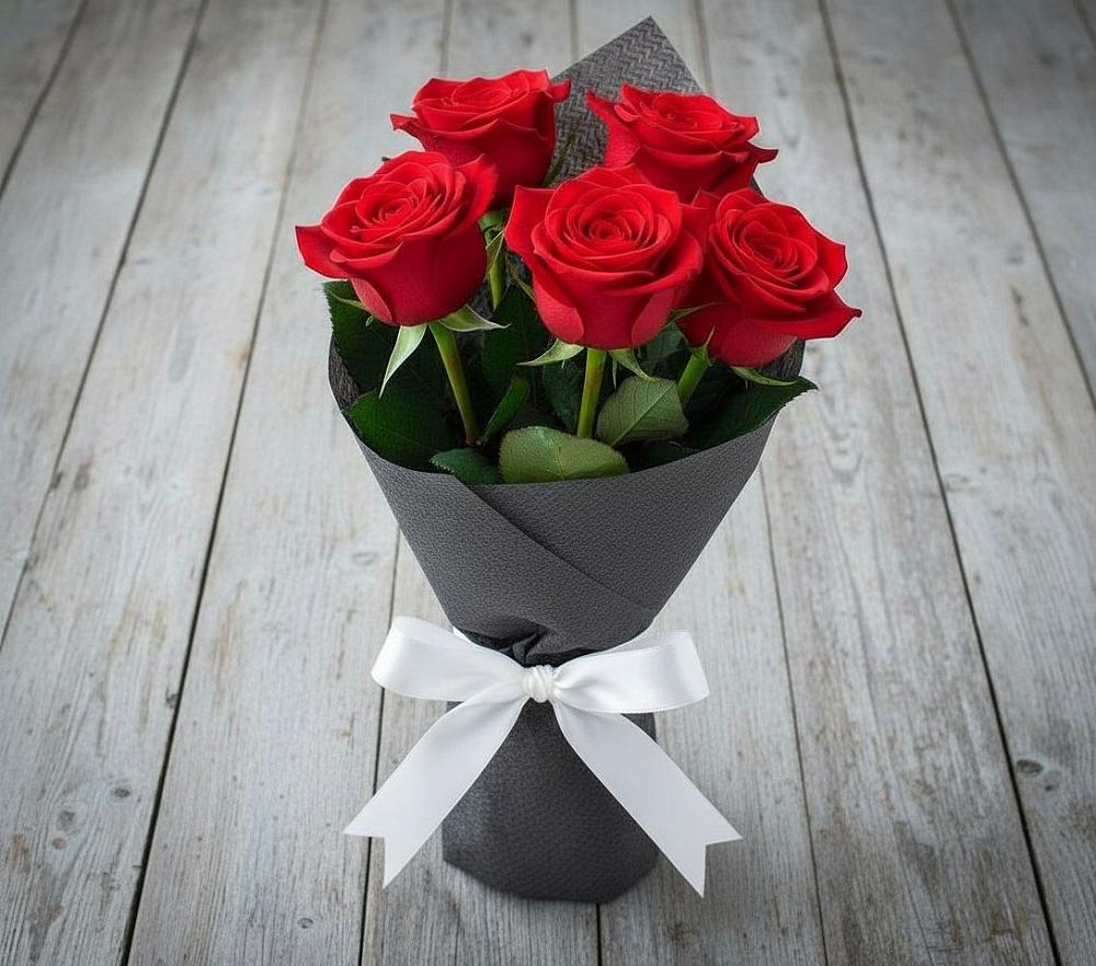 Букет 5 Красных роз Эдлесс Лав в Новосельцево