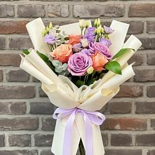 Букет цветов из:  Лизиантусы и Розы в Новосельцево