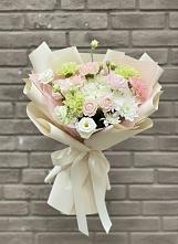 Букет цветов из:  Гвоздики, Розы, Лизиантусы и Хризантемы в Новосельцево