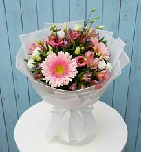 Букет цветов из:  Герберы, Альстромерии и Лизиантусы #REPLACE_PRED# Новосельцево