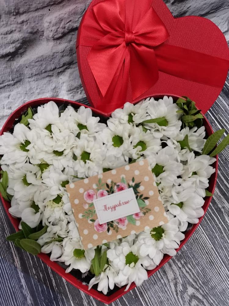 Цветочная композиция из Хризантемы в виде сердца в Новосельцево